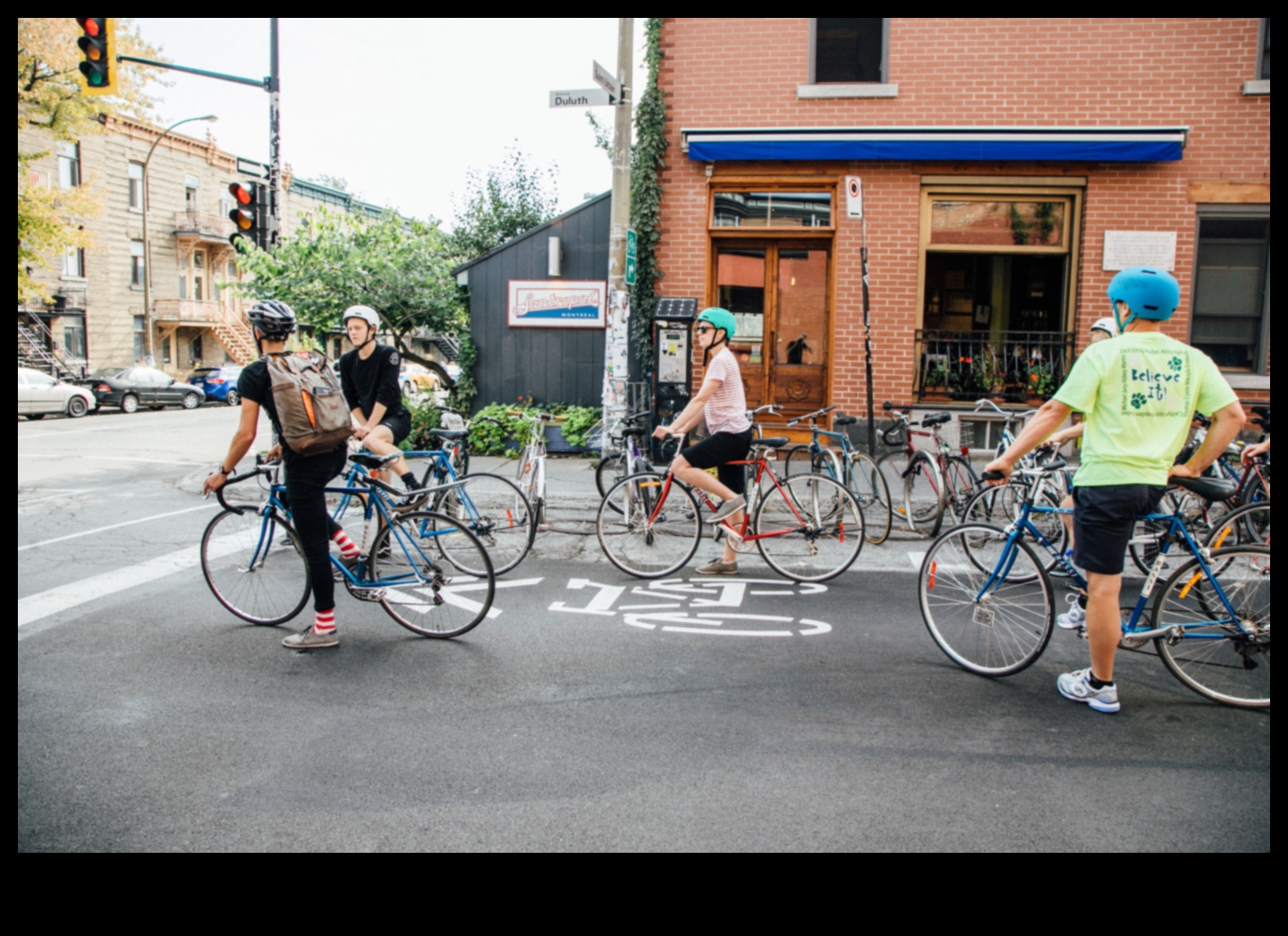 Cronici de ciclism în oraș: Narațiuni de la bicicliștii care fac naveta