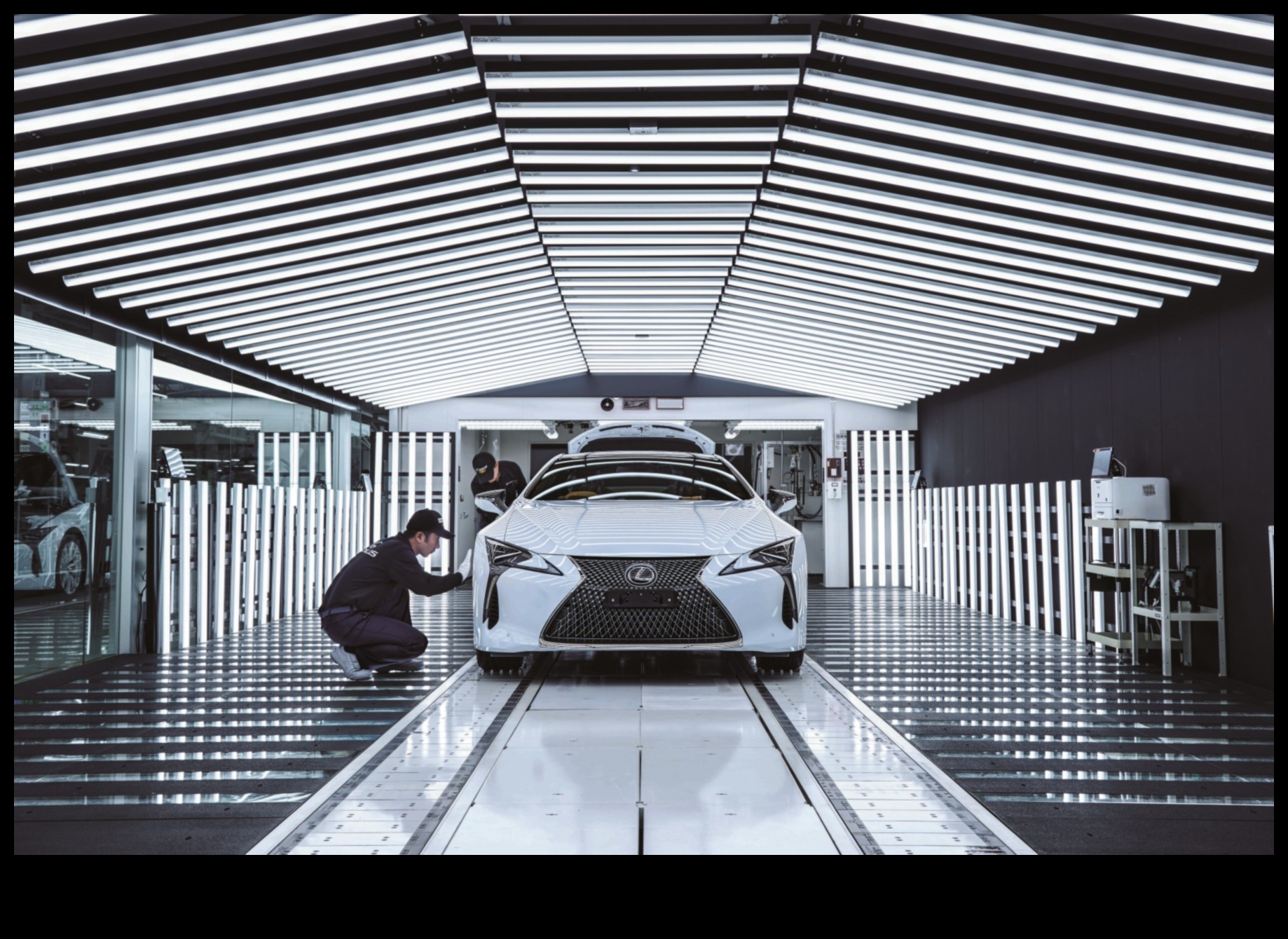 Măiestrie de precizie: abordarea artizanală a construcției de mașini de lux