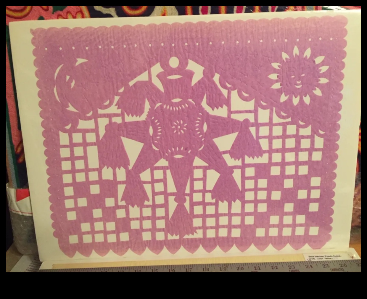 Explorând Papel Picado: Tăierea tradițională a hârtiei mexicane