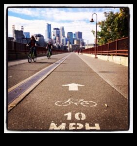 Cronici de ciclism în oraș: Narațiuni de la bicicliștii care fac naveta