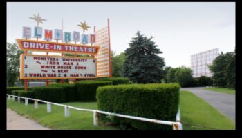 Drive-In Theatre: proiectoare și electronice pentru o experiență cinematografică pe drum