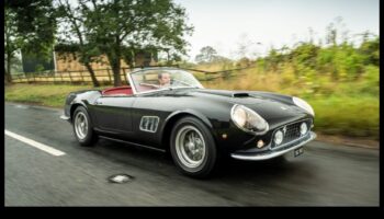 Eleganță convertibilă: alura atemporală a mașinilor sport de sus în jos