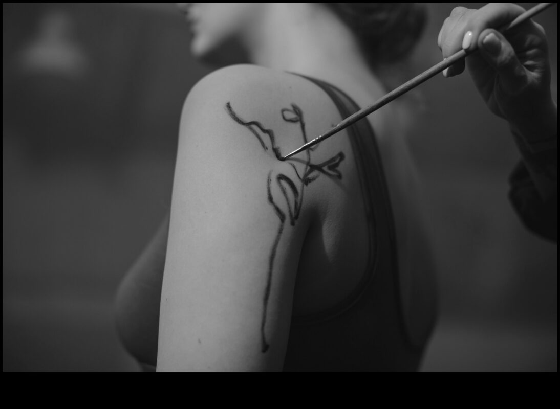 Micro Magic: Descoperiți arta din spatele cernelii minimaliste